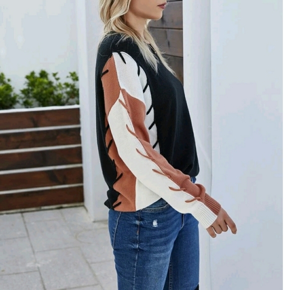 Contrast Panel Pullover Sweater - Picture 2 of 9